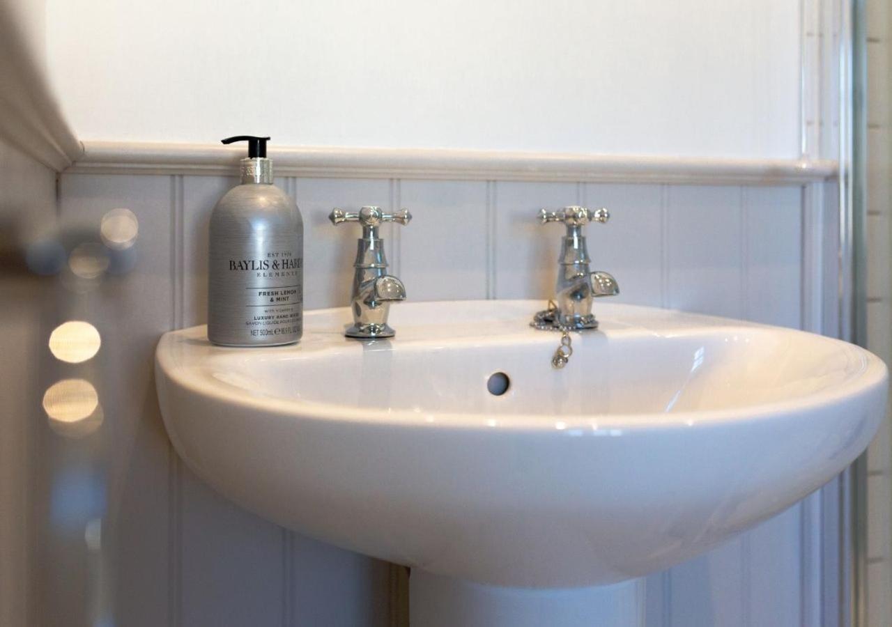 Jasmine Cottage - 2 Bedroom In Heart Of Bourton! מראה חיצוני תמונה