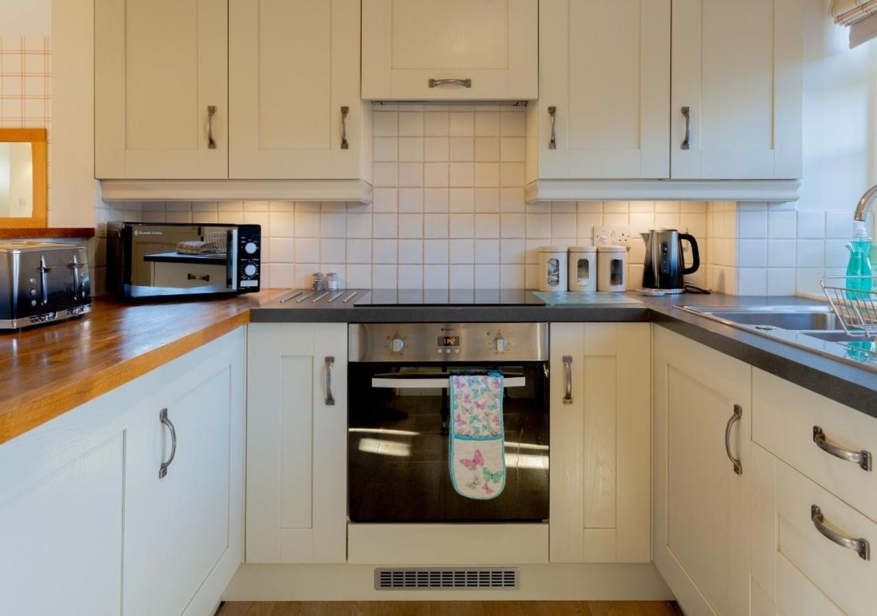 Jasmine Cottage - 2 Bedroom In Heart Of Bourton! מראה חיצוני תמונה