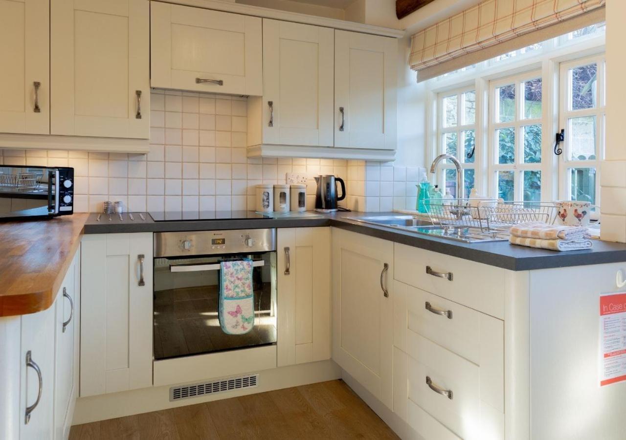 Jasmine Cottage - 2 Bedroom In Heart Of Bourton! מראה חיצוני תמונה